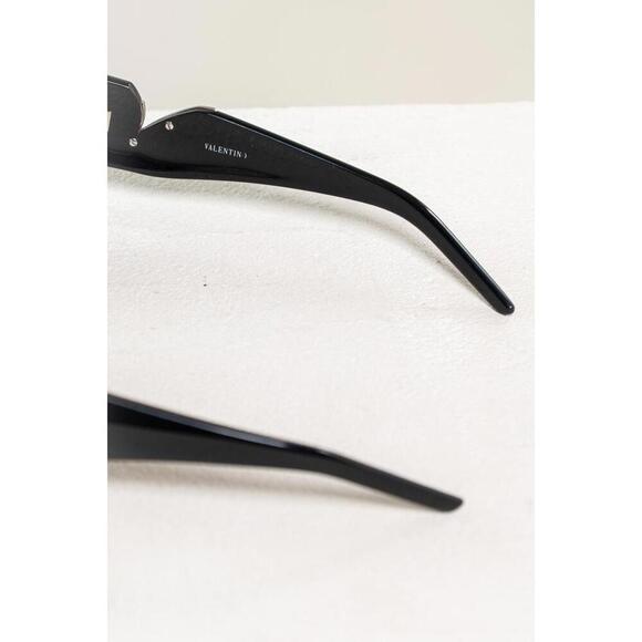 Valentino Sunglasses with Red V Detailing - Picture 5 of 6